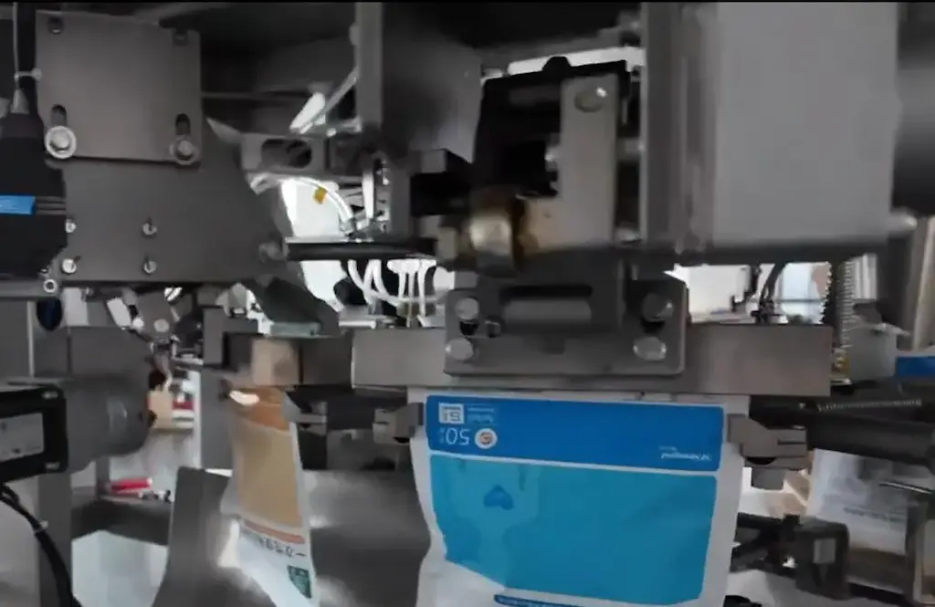 A-pair-of-sealing-bars-applies-heat-and-pressure-to-the-film-layer-and-beginning-to-form-the-top-seal.