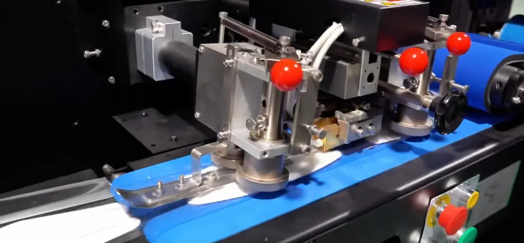 Center-fin-seal-system