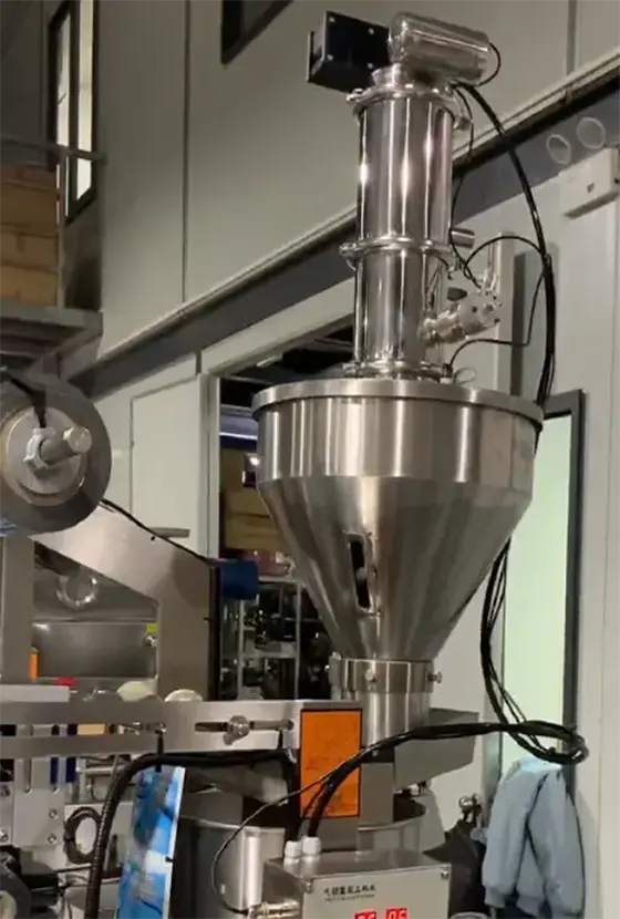 Product-arrives-at-the-top-of-the-forming-tube-from-an-upstream-1