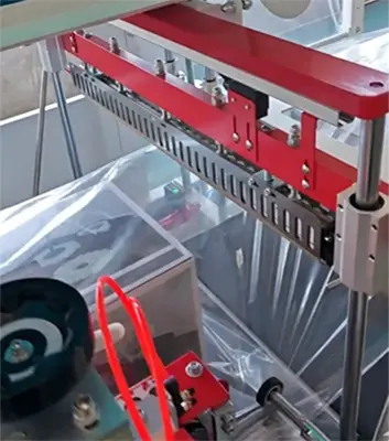  The-Sealing-Bar-Closes