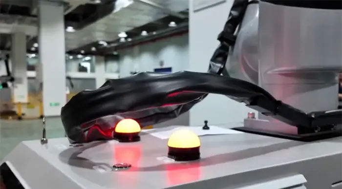The-custom-designed-LiDAR-collision-avoidance-system-accurately-detects-personnel-and-obstacles-1