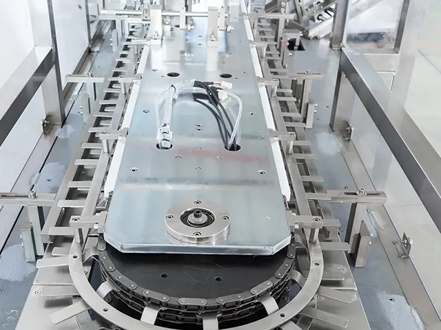 The-finished-paper-boxes-are-transported-on-a-chain-conveyor